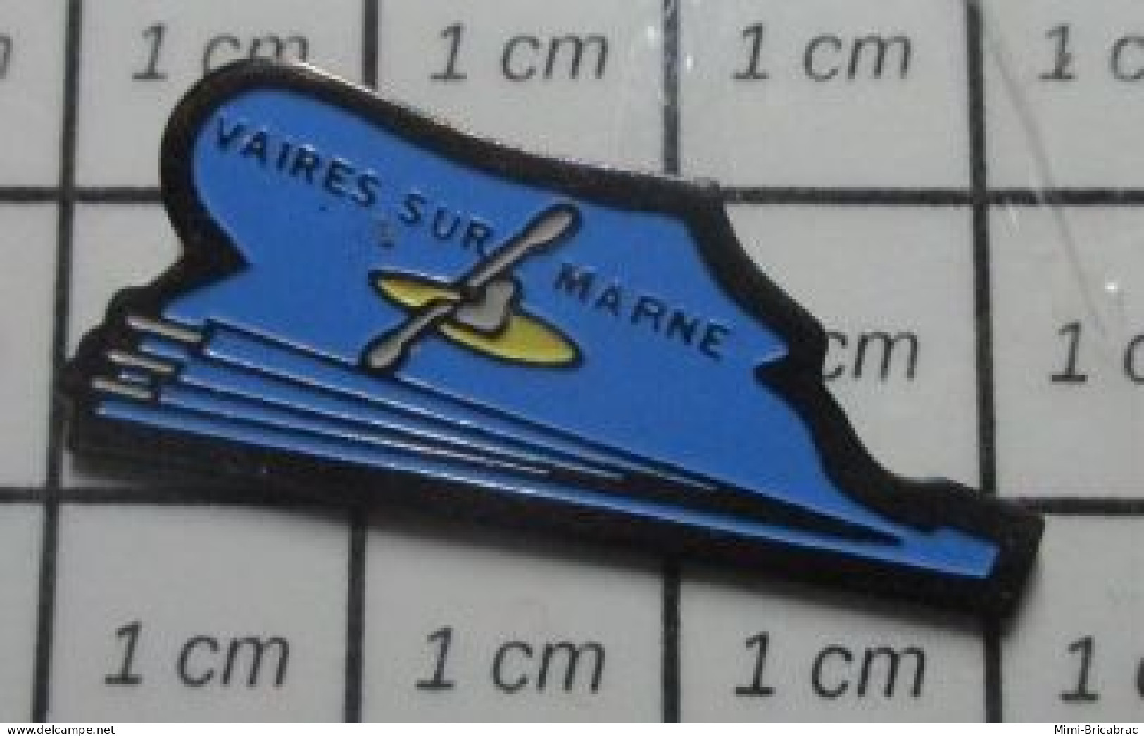 222 Pin's Pins / Beau Et Rare / SPORTS / CANOE KAYAK VAIRES SUR MARNE - Canoë