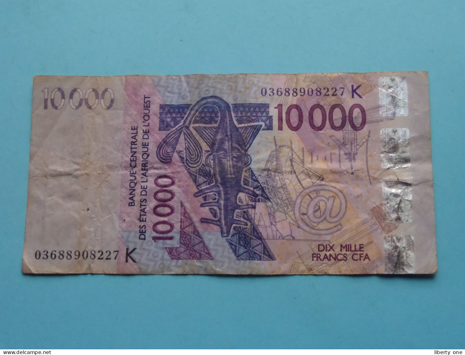 10.000 Dix Mille Francs CFA ( See / Voir Scans ) Afrique Centrale " K " 2003 - N° 03688908227 ( Circulated )  ! - États D'Afrique De L'Ouest