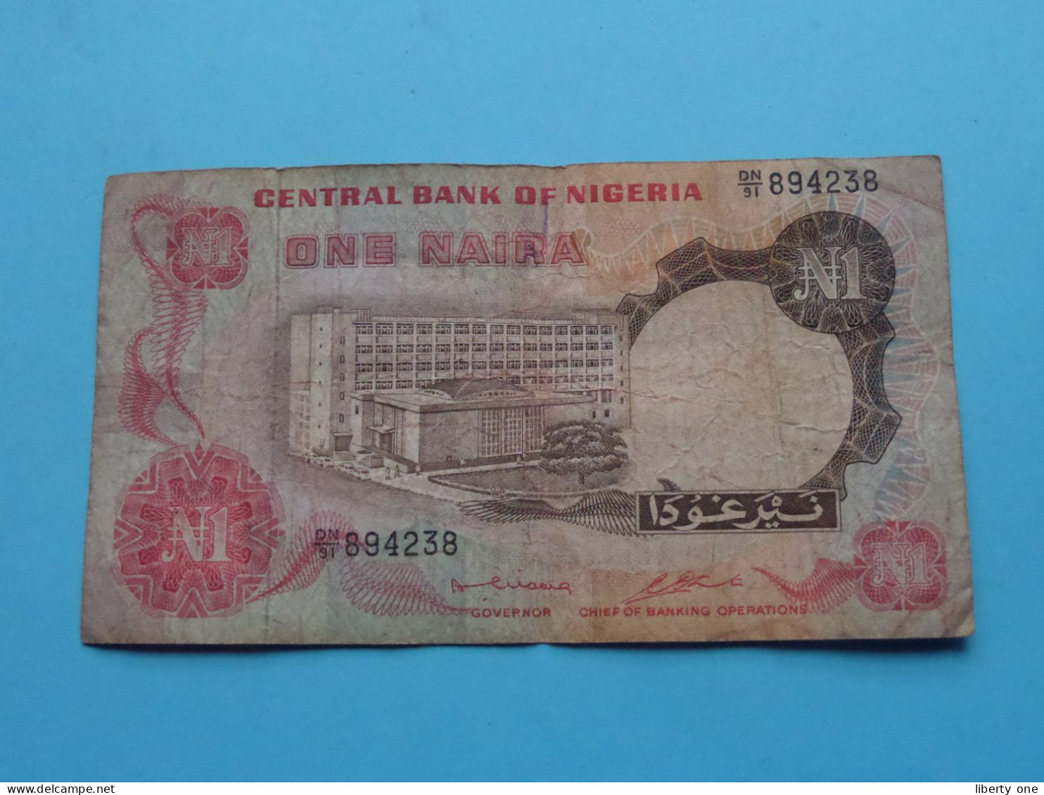 One NAIRA ( See / Voir Scans ) Central Bank Of NIGERIA ( Circulated )  ! - Nigeria