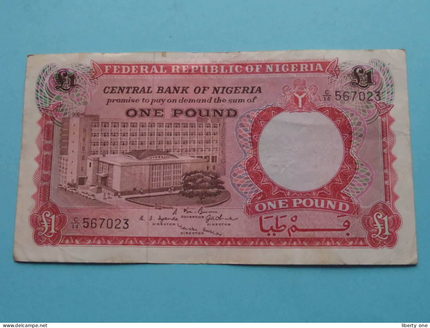 1 One POUND ( See / Voir Scans ) Central Bank Of NIGERIA ( Circulated ) ! - Nigeria