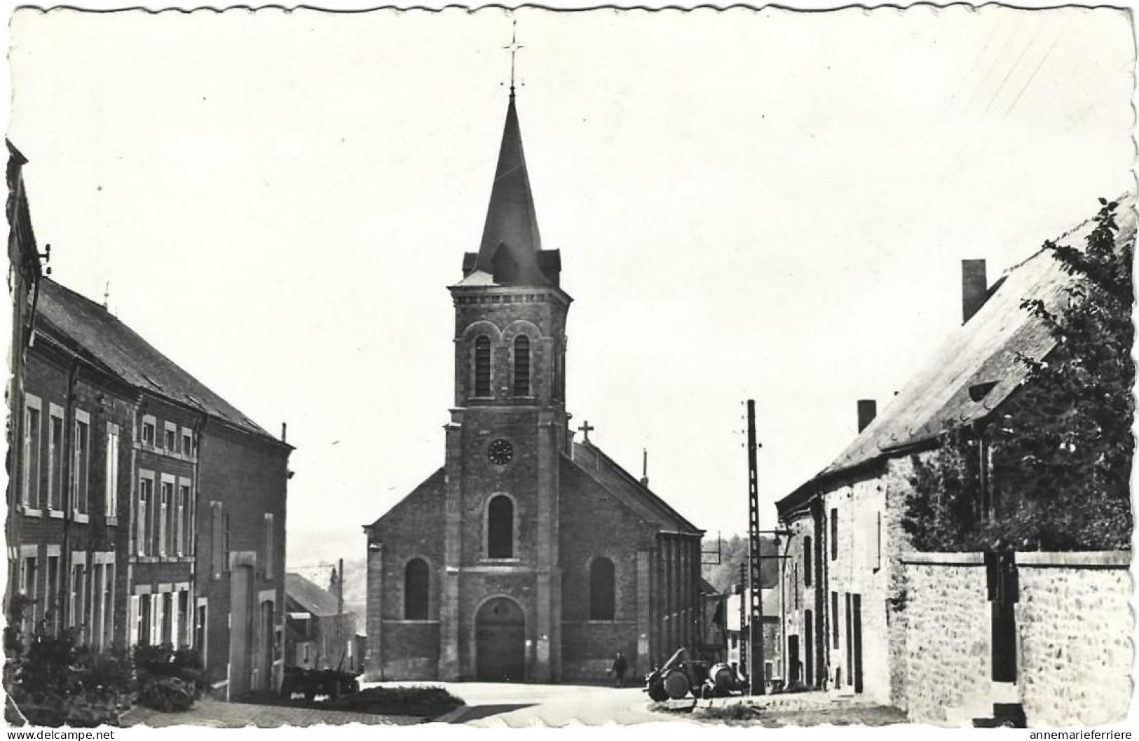 Le Mesnil: Eglise - Viroinval