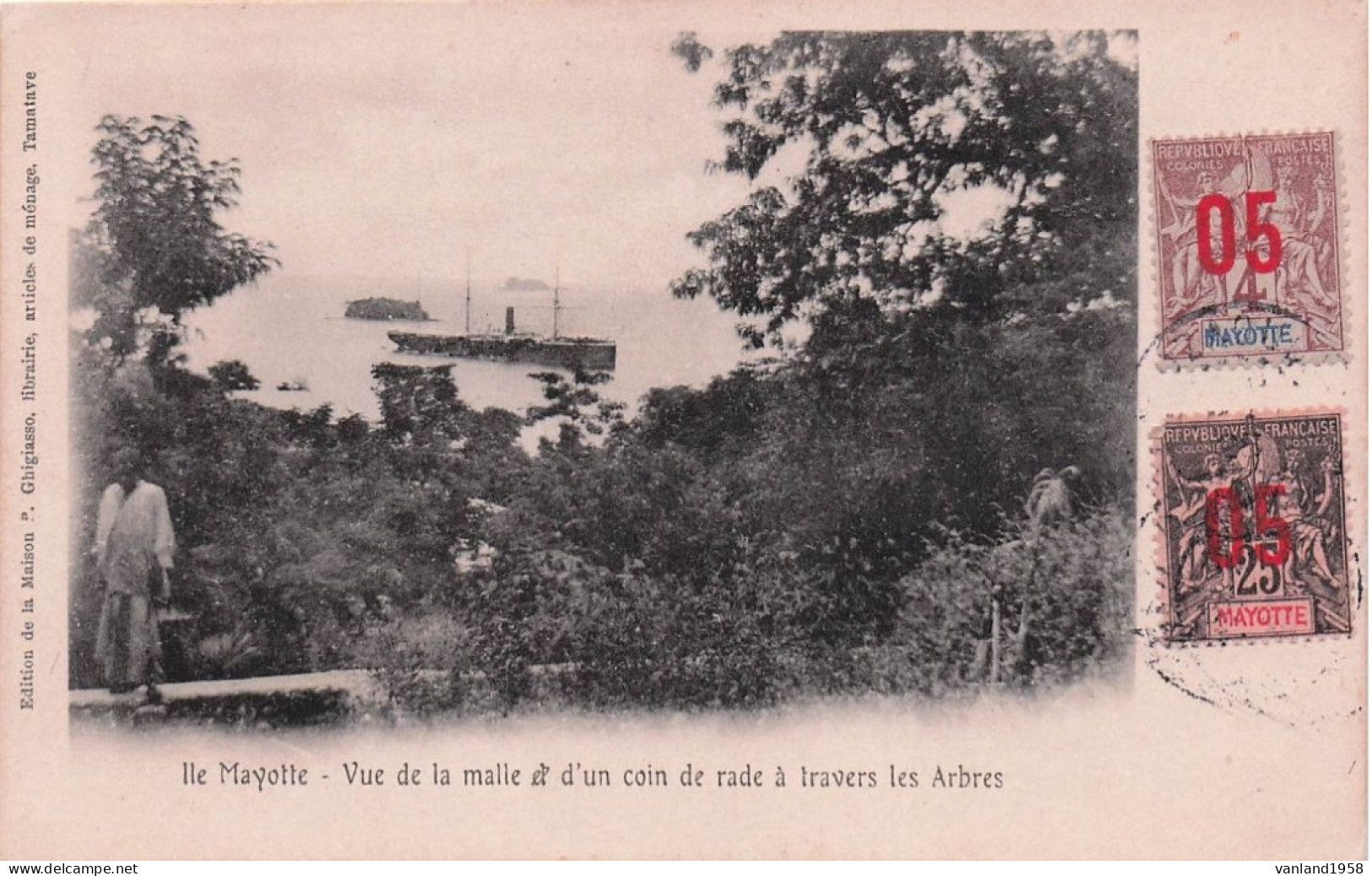 ILE MAYOTTE-vue Sur La Malle Et D'un Coin De Rade à Travers Les Arbres - Mayotte