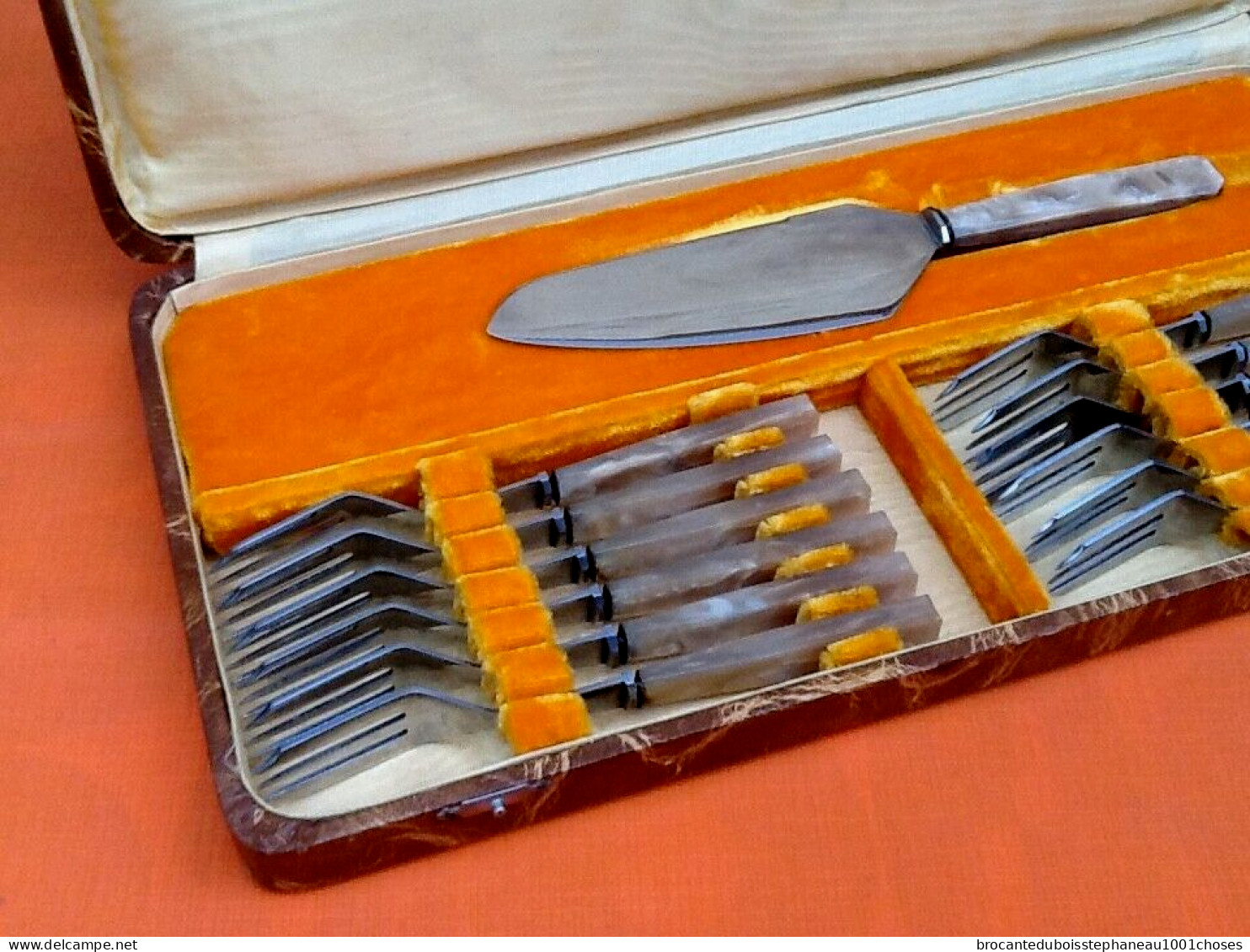 Années 1930 Coutelier Sauzedde Etampes (Essonne) Service à dessert  12 petites fourchettes / Couteau