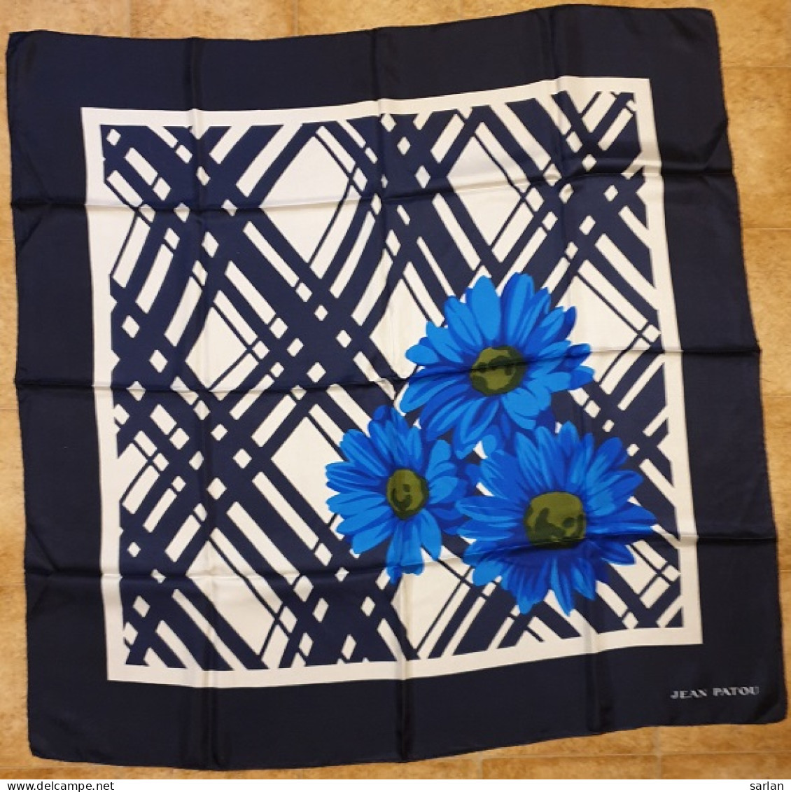 Foulard En Soie De Jean PATOU , * B 006 - Hoofddoeken En Sjaals