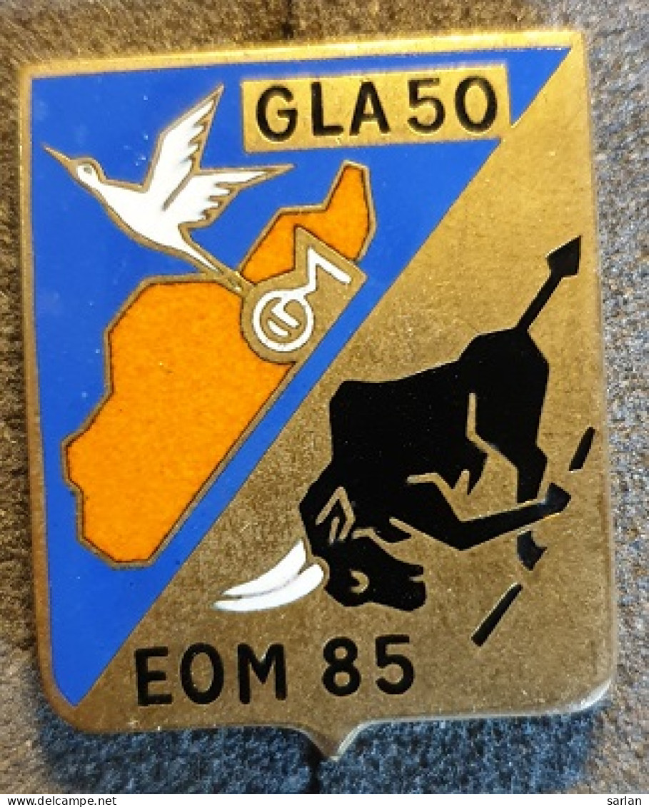 Insigne Militaire 16 , Groupement Aérien Mixte Outre Mer GLA 50 - EOM 85 - Drago A 861 émail - Armée De L'air