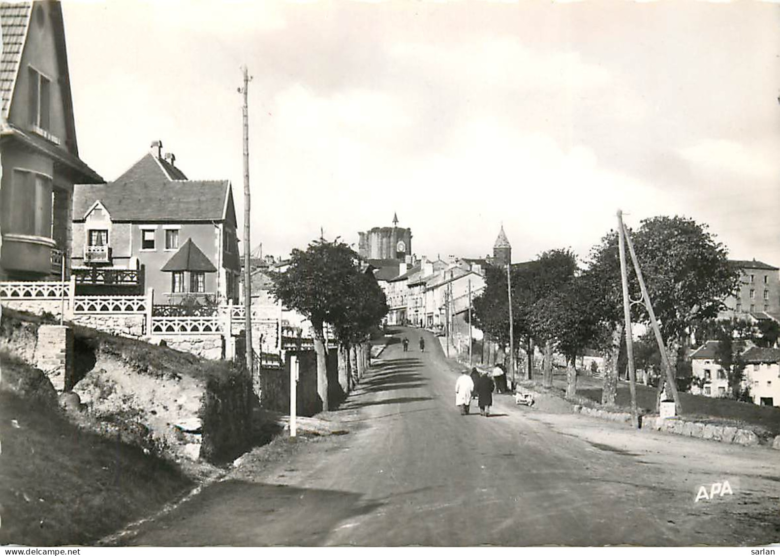 43 , SAUGUES , Arrivée Route Du Puy , * M 22 74 - Saugues