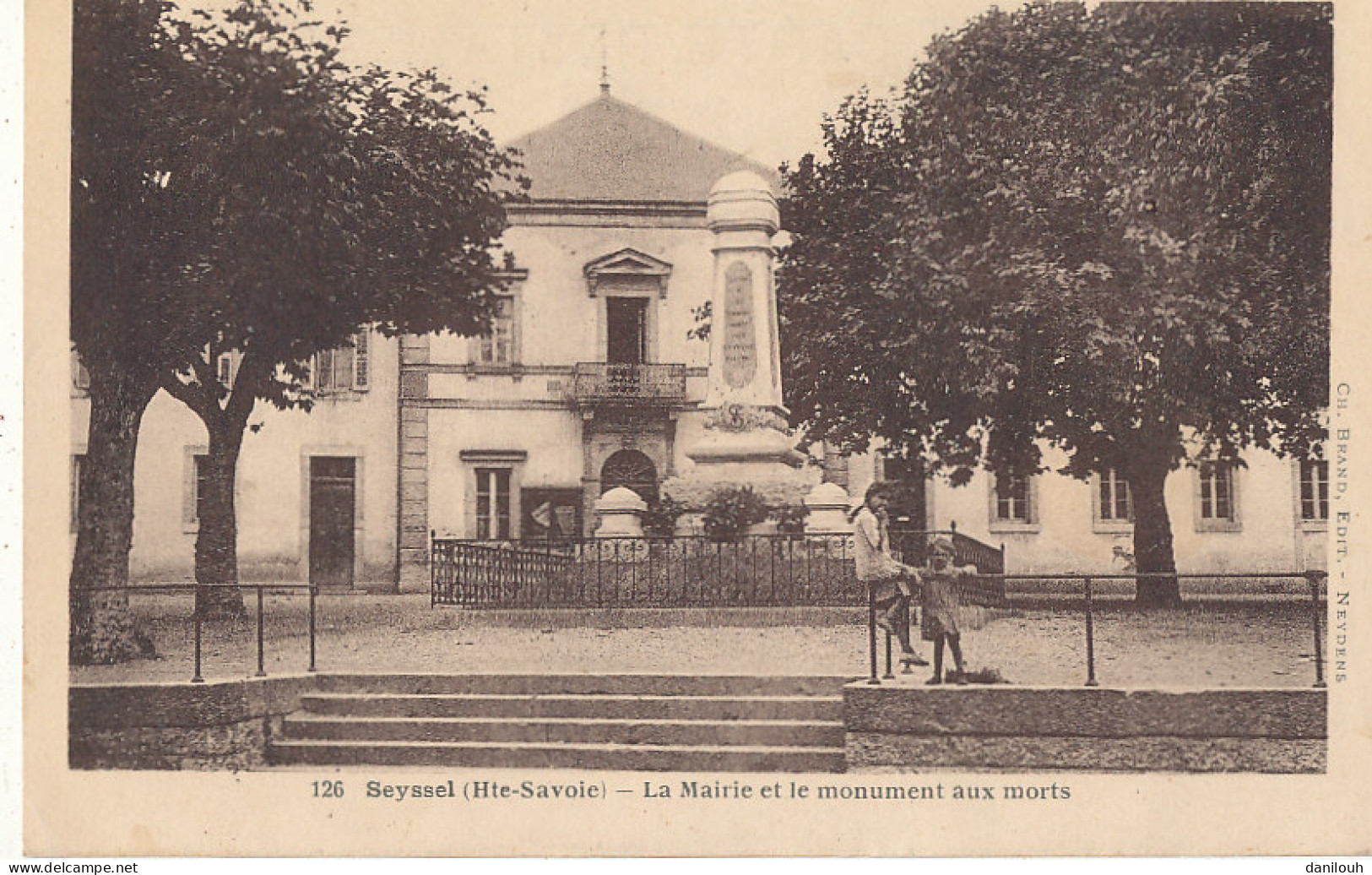 74 // SEYSSEL    La Mairie Et Le Monument Aux Morts  126 - Seyssel