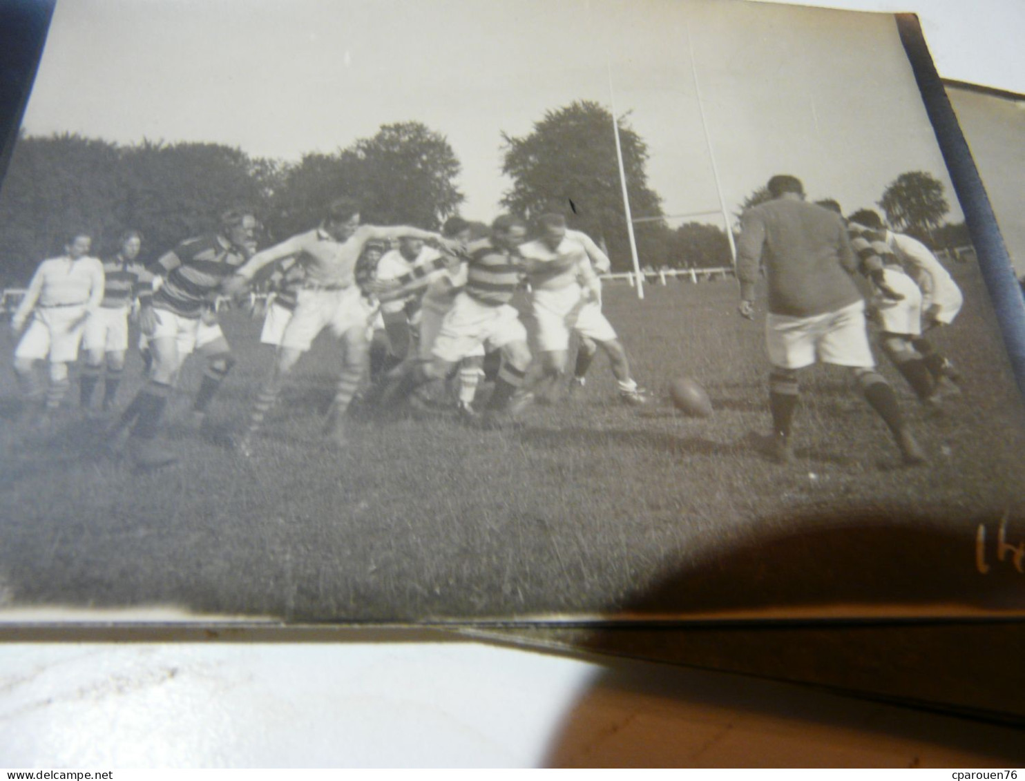 Carte Photo Années 20 Rencontre De Rugby à XV Sur Un Stade à Identifier Sport Jeu Aux Pieds - Rugby