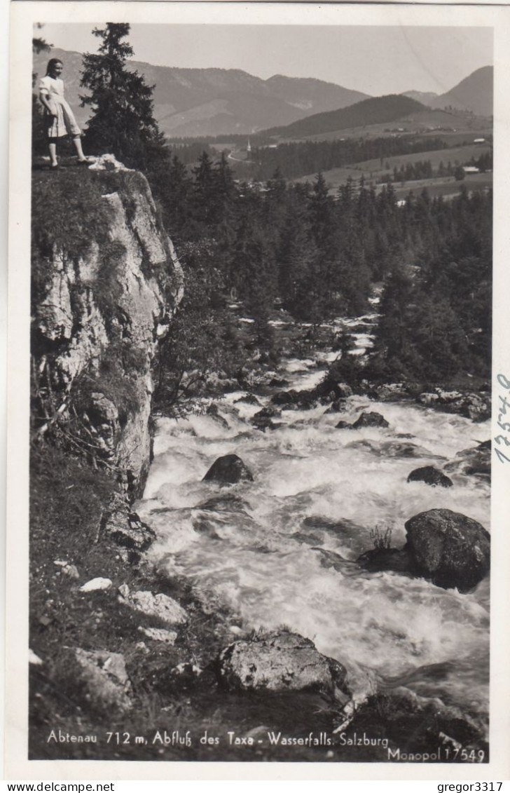 E954) ABTENAU - Salzburg - Abfluss Des TAXA Wasserfall Mit Mädchen Auf Felsen ALT ! - Abtenau