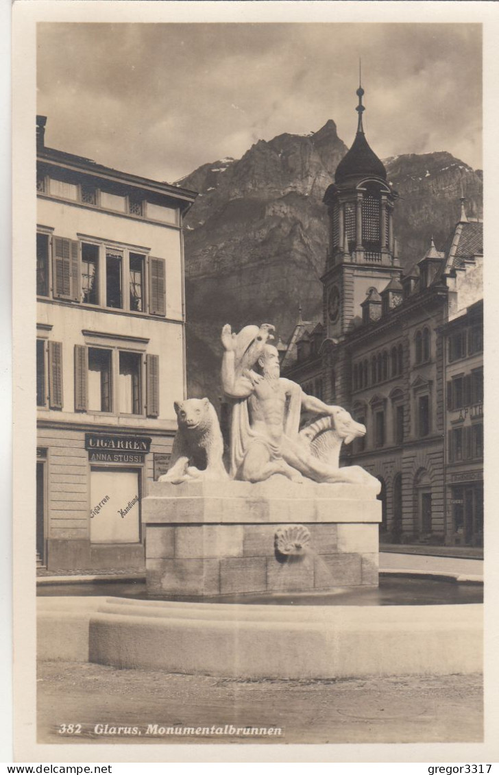 E1049) GLARUS - Monumentalbrunnen U. Häuser - Tolle FOTO AK - Glaris Sud