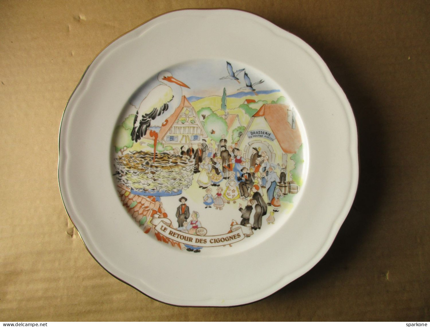 Assiette Plate Animée - Le Retour Des Cigognes - Porcelaine De Limoges France - Kanterbrau - La Bière De Maître Kanter - Piatti