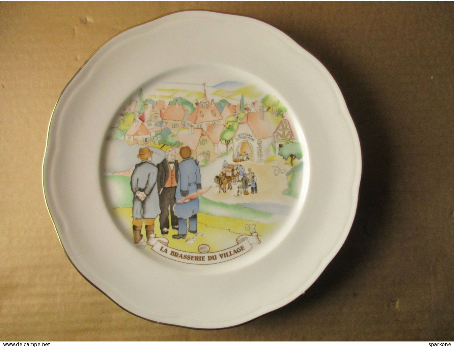 Assiette Plate Animée - La Brasserie Du Village - Porcelaine De Limoges France - Kanterbrau - La Bière De Maître Kanter - Assiettes