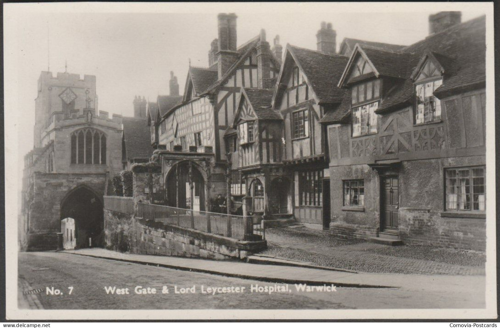 West Gate & Lord Leycester Hospital, Warwick, C.1930s - Porridge Pot RP Postcard - Warwick