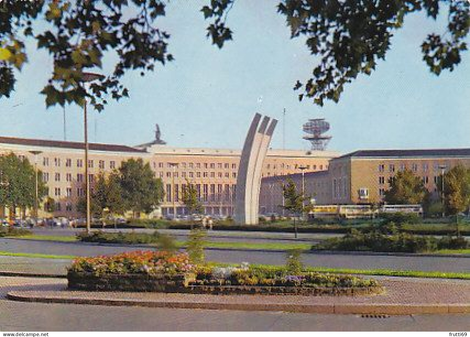 AK 189433 GERMANY - Berlin - Tempelhof - Luftbrückendenkmal - Tempelhof