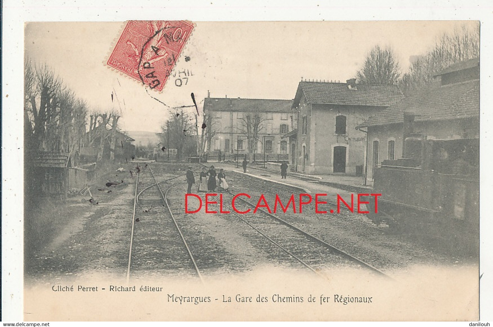 13 // MEYRARGUES    La Gare Des Chemins De Fer Régionaux   Cliché Perret - Richard édit - Meyrargues