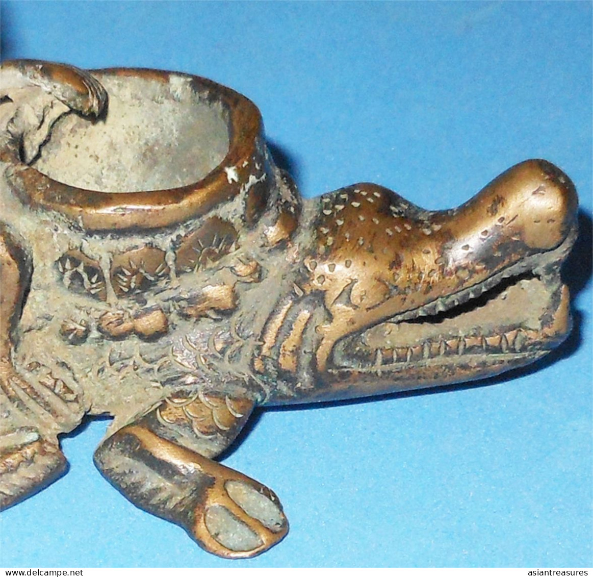 Bronze Monkey On A Crocodile Pipe Lotus Bowl 6 Cm Tall - Arte Asiatica