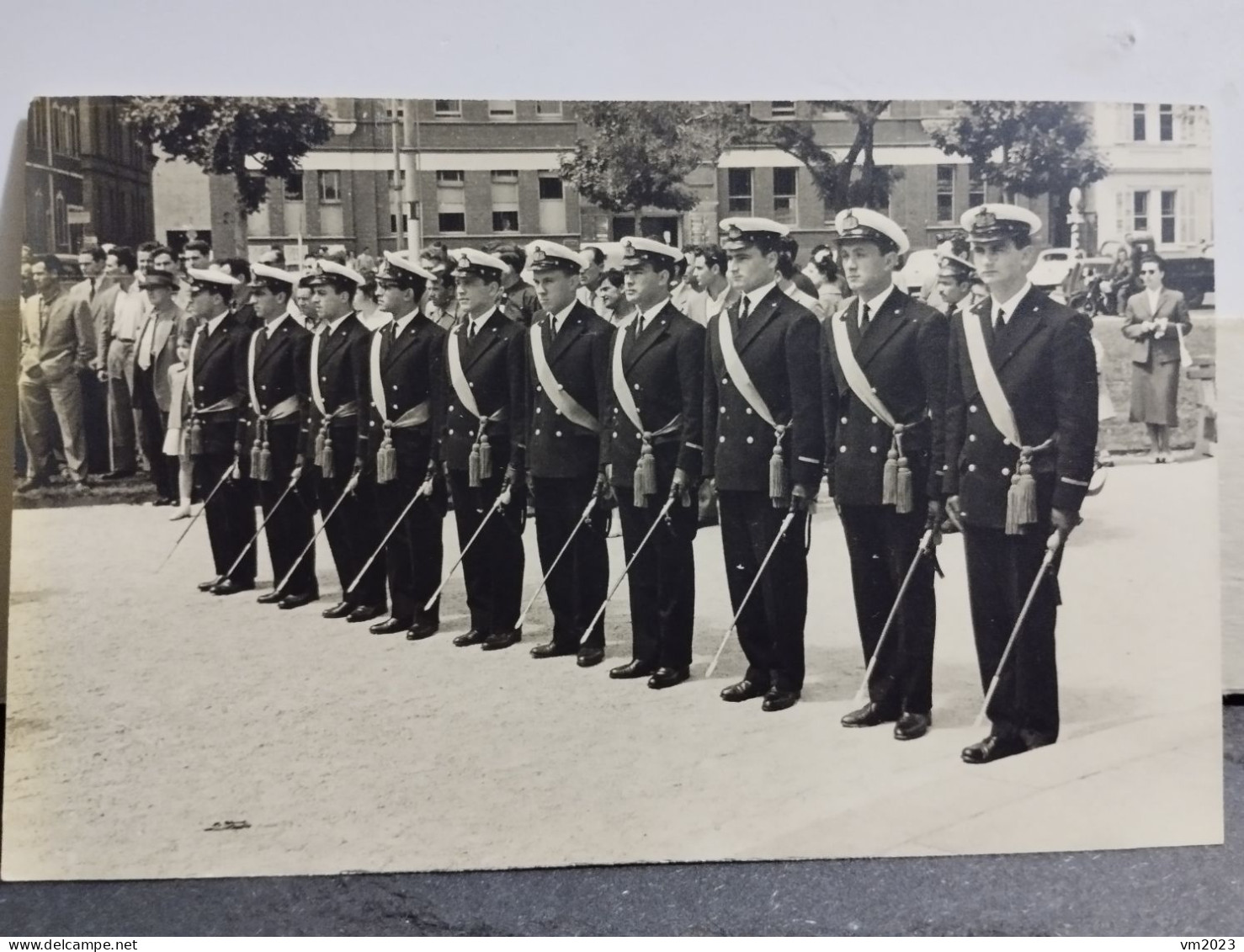 1956 Postcard Photo Australia ADELAIDE. Italian Military Ceremony Wreath At The War Memorial - Ozeanien