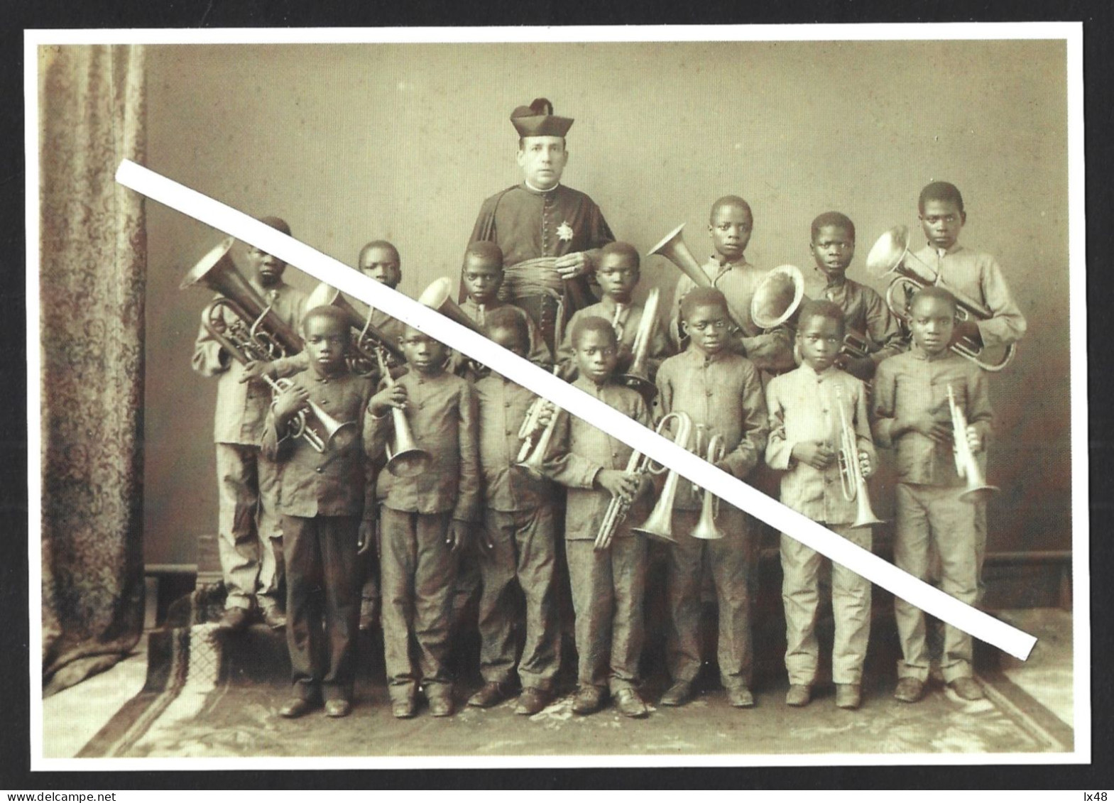 Postal Orquestra Jovens Africanos E Cónego Da Sé De Luanda, Angola. Edição CML.Postcard With An Orchestra Of Young Afri - Etnica & Cultura