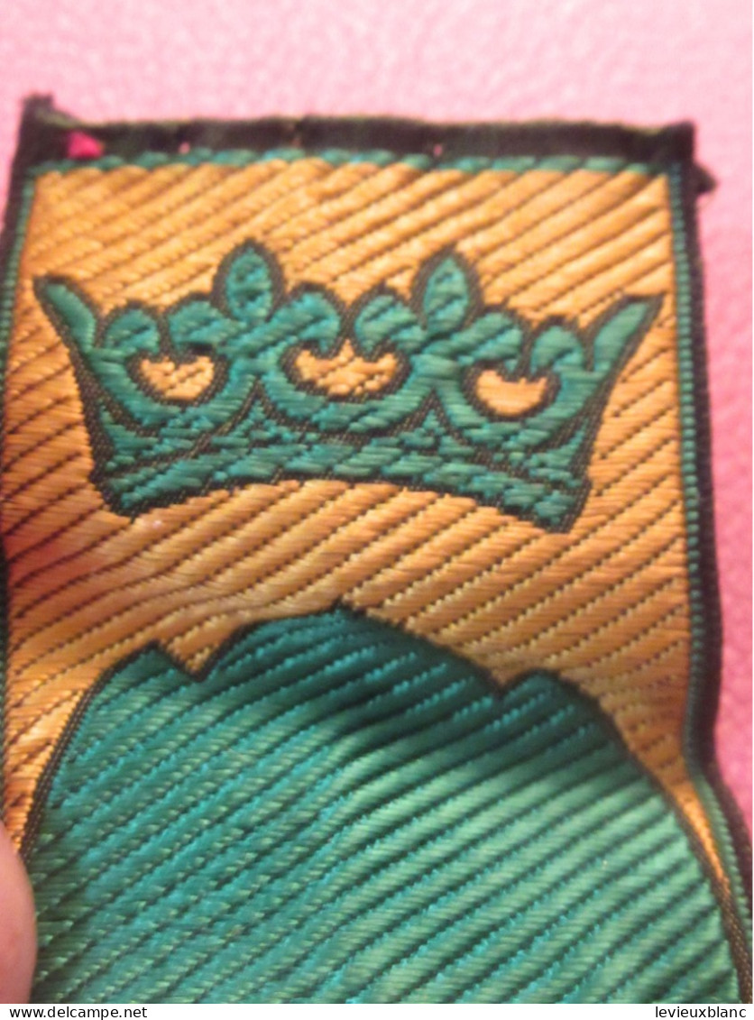 Scoutisme Canada/ Etiquette Tissu/ Avec Couronne Fleurdelisée  /année 1940-1960                  ET582 - Scouting