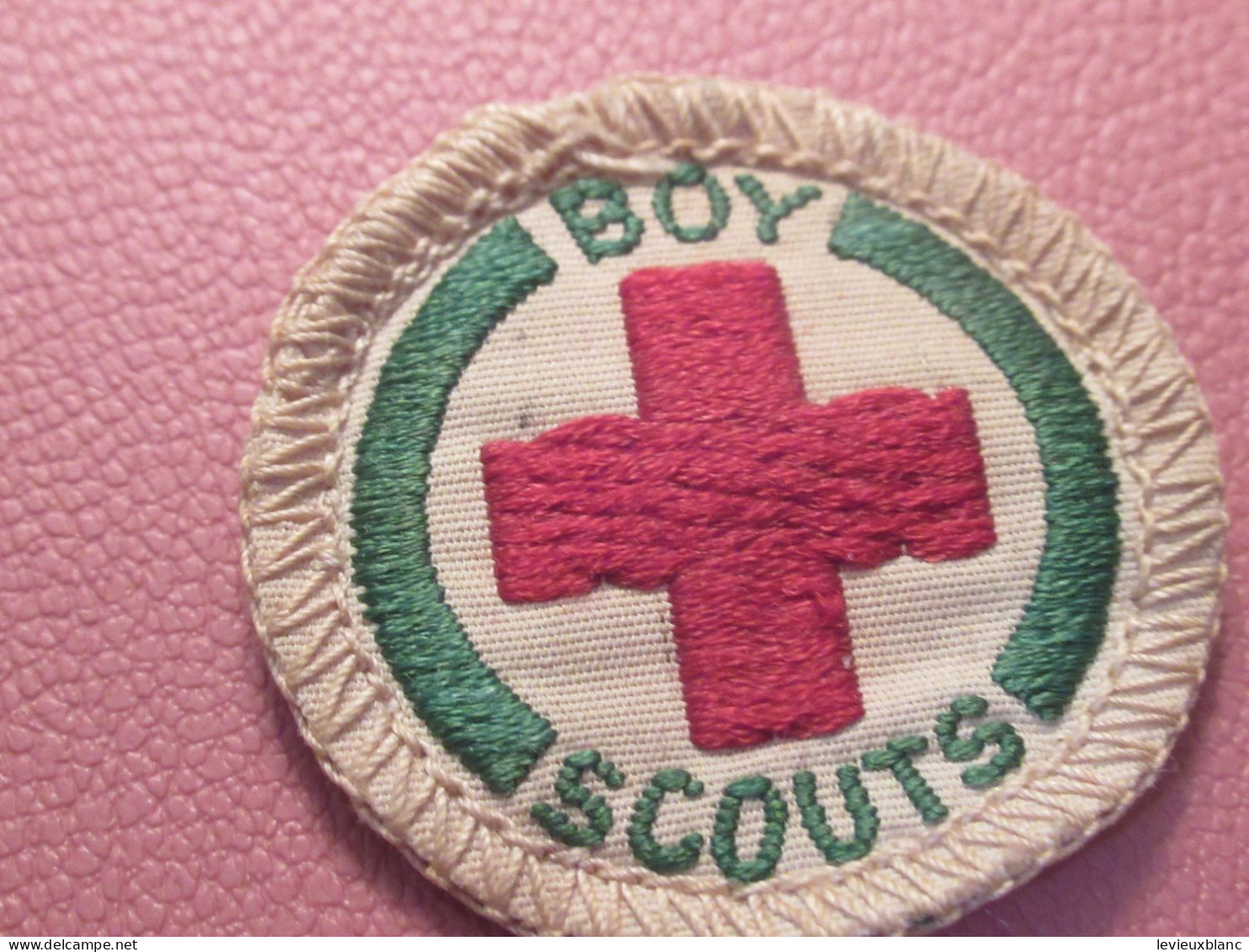 Scoutisme Canada/ Ecusson  Tissu/ Insigne De Mérite/ Avec Croix Rouge /Infirmier /année 1940-1960                  ET583 - Scoutisme