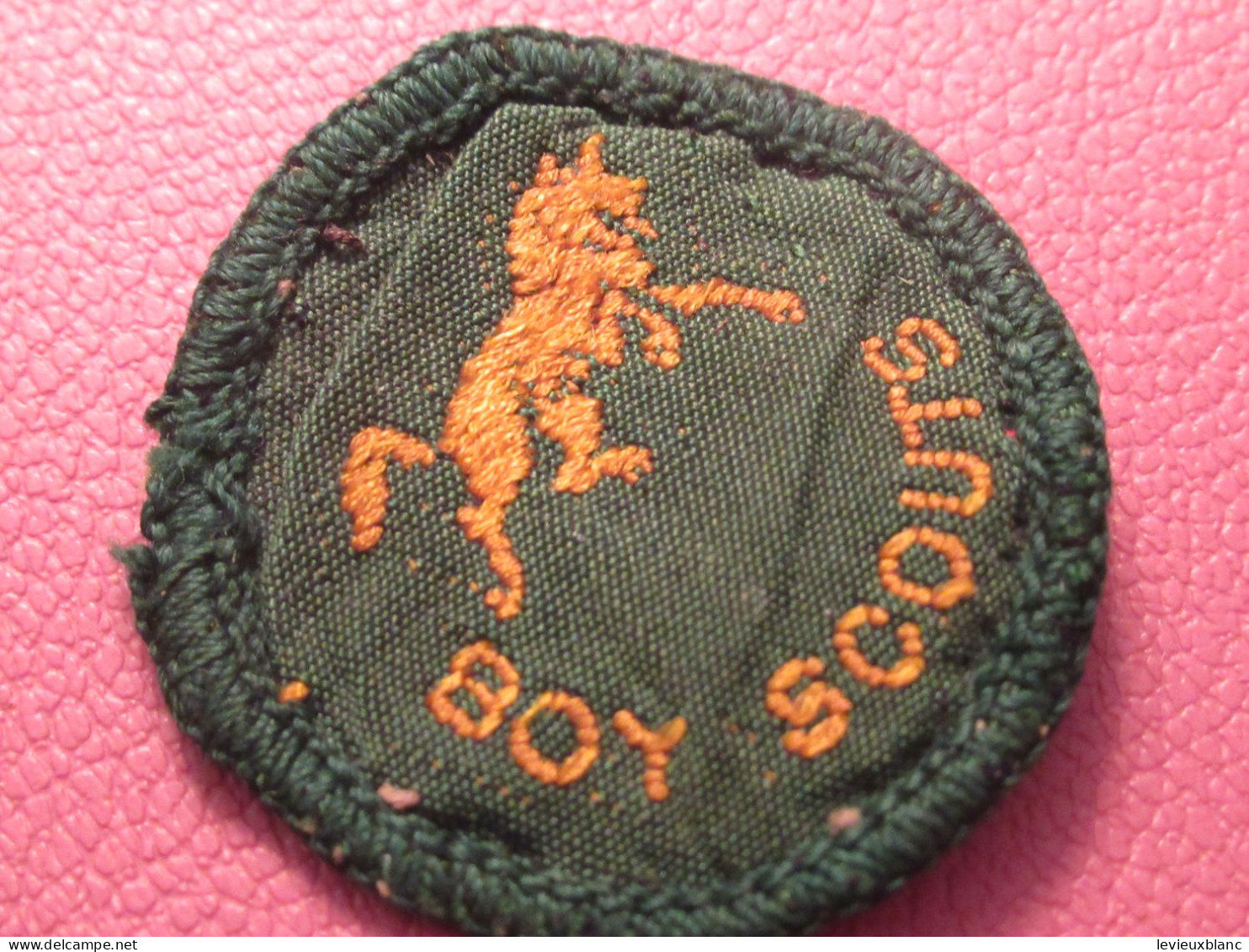 Scoutisme Canada/ Ecusson  Tissu/ Insigne De Mérite/Loup Attaquant /année 1940-1960                  ET591 - Movimiento Scout