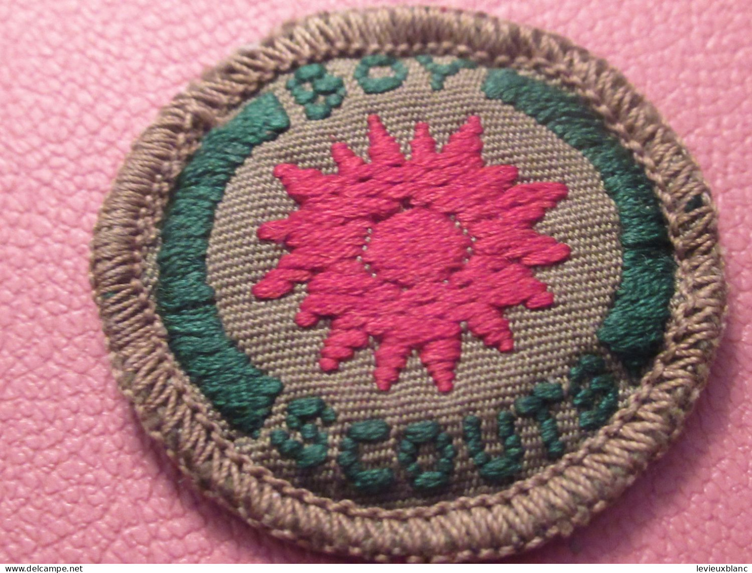 Scoutisme Canada/ Ecusson  Tissu/ Insigne De Mérite/Fleurs ?  /année 1940-1960                  ET602 - Scoutismo
