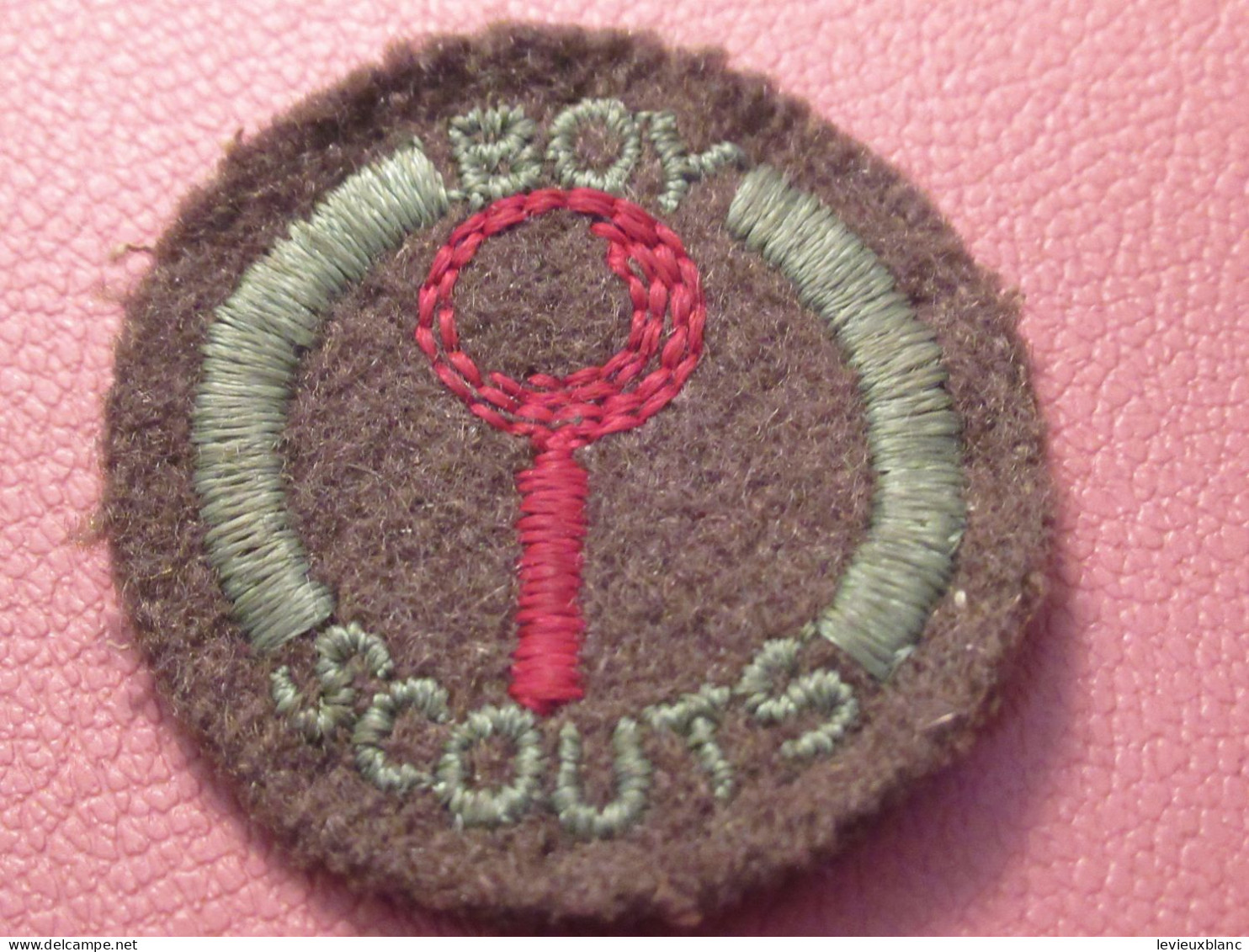 Scoutisme Canada/ Ecusson  Tissu/ Insigne De Mérite/Loupe ?  /année 1940-1960                  ET610 - Movimiento Scout