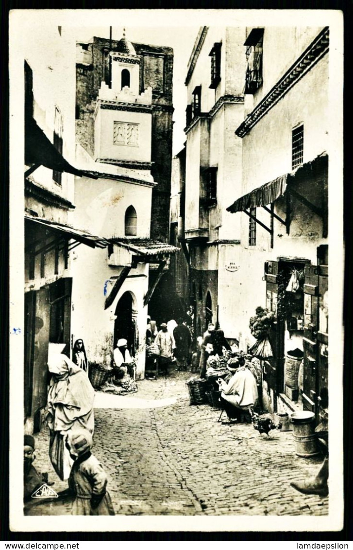 A65  ALGERIE CPA  ALGER - UNE RUE DE LA CASBAH - Collections & Lots