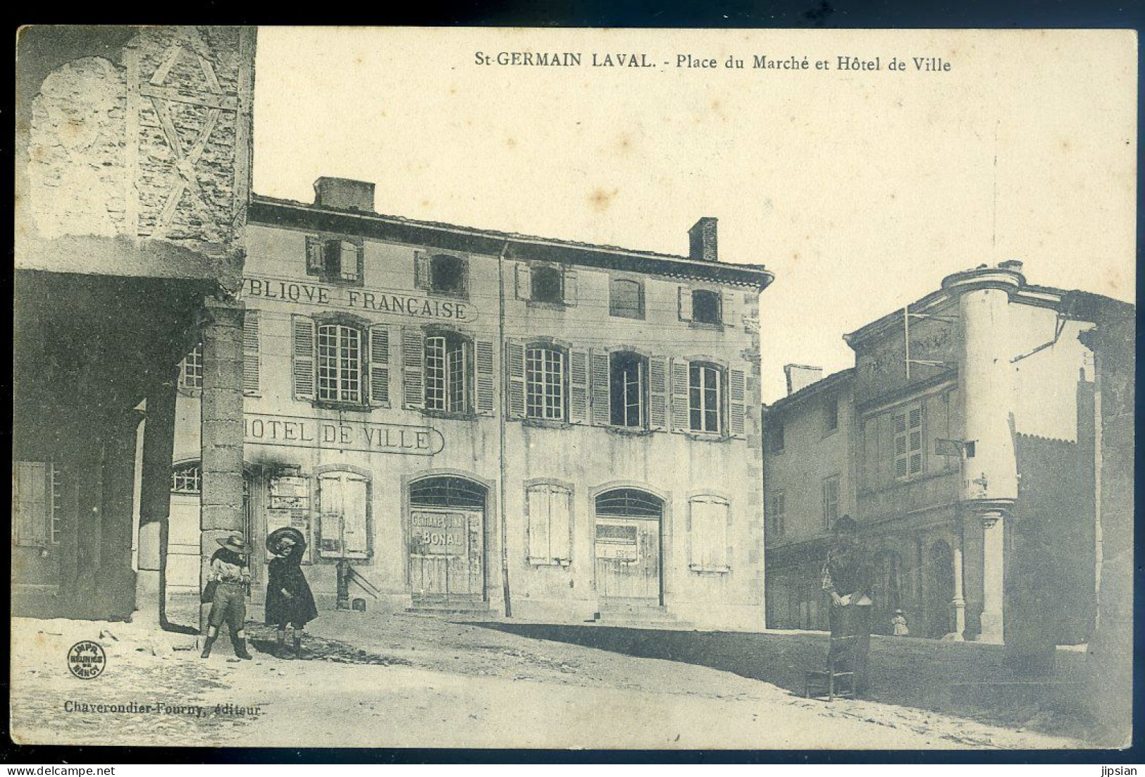 Cpa Du 42 St Germain Laval -- Place Du Marché Et Hôtel De Ville   JUI23-14 - Saint Germain Laval