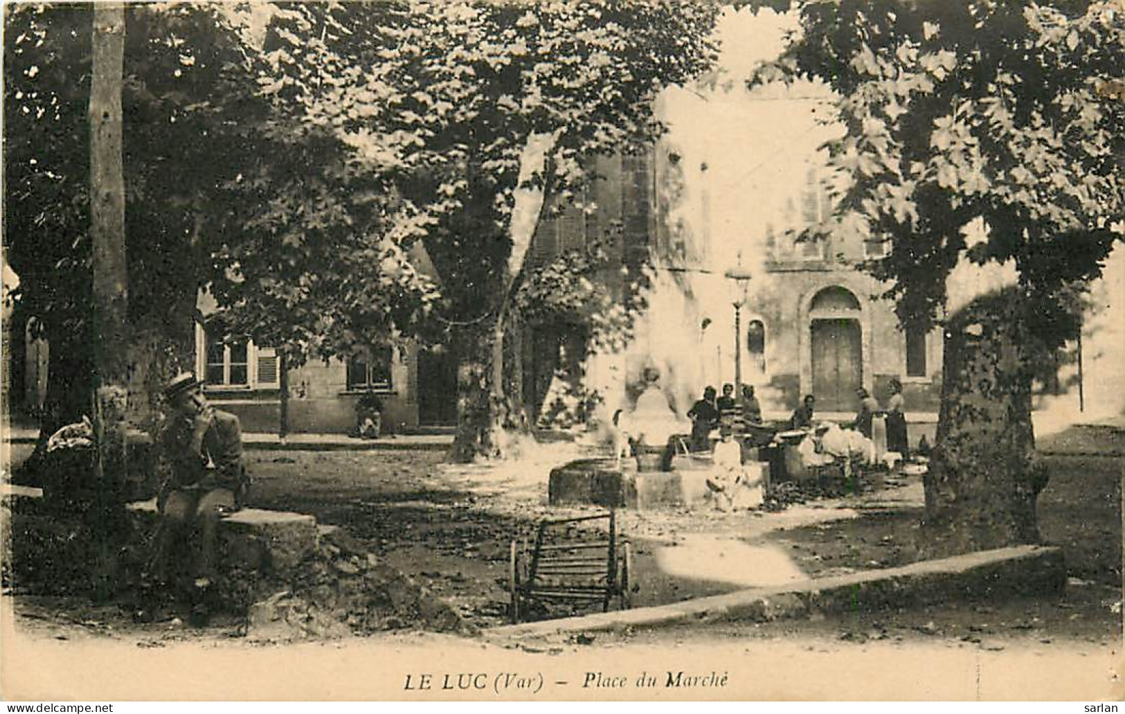 83  , LE LUC , Place Du Marché , * 236 95 - Le Luc