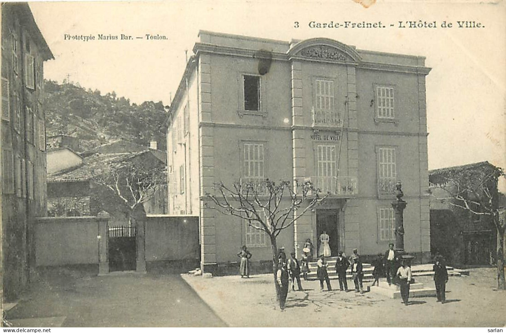 83 , LA GARDE FREINET , L'hotel De Ville , * 244 72 - La Garde Freinet