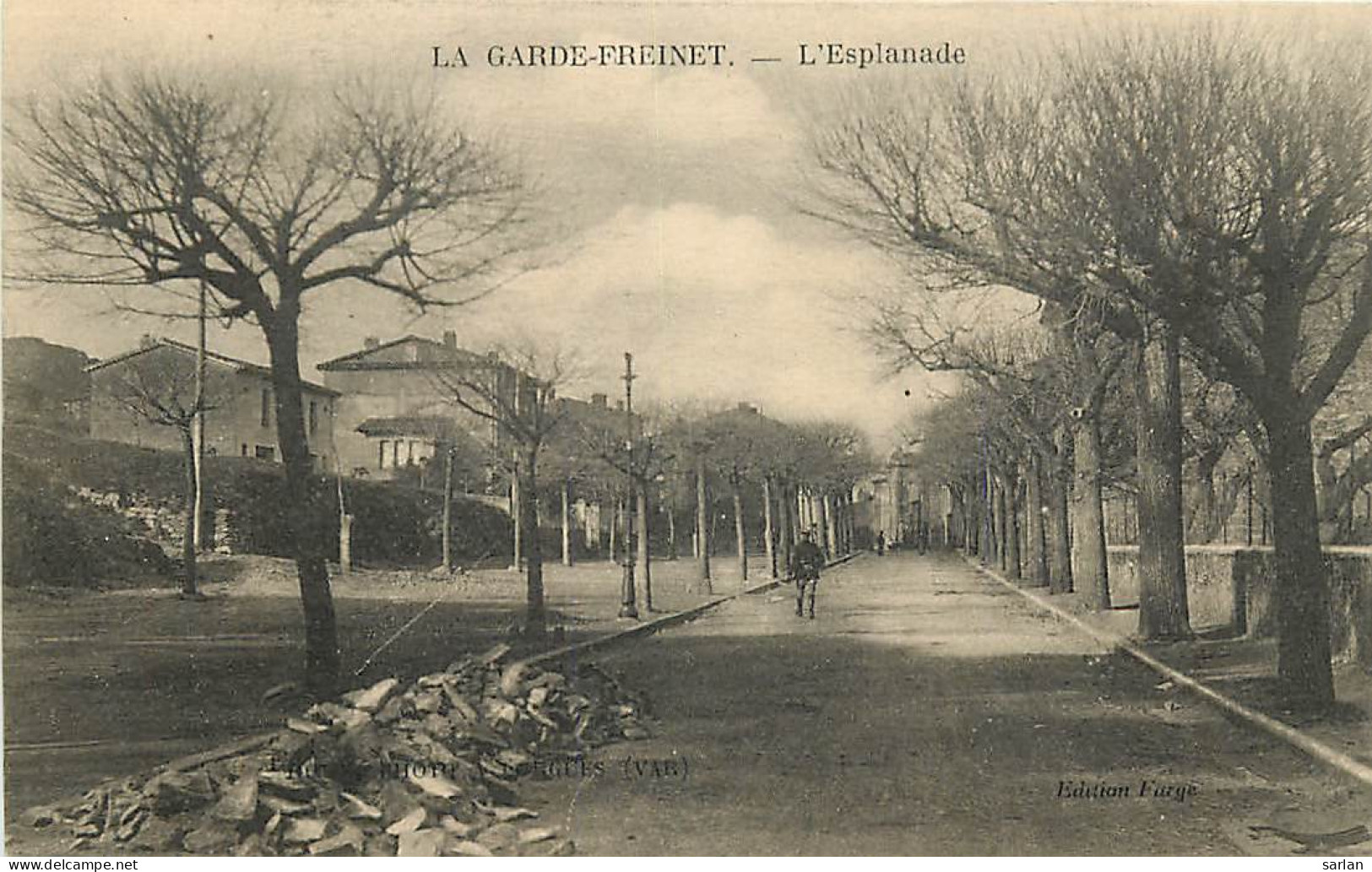 83 , LA GARDE FREINET ,  L'Esplanade , * 251 80 - La Garde Freinet