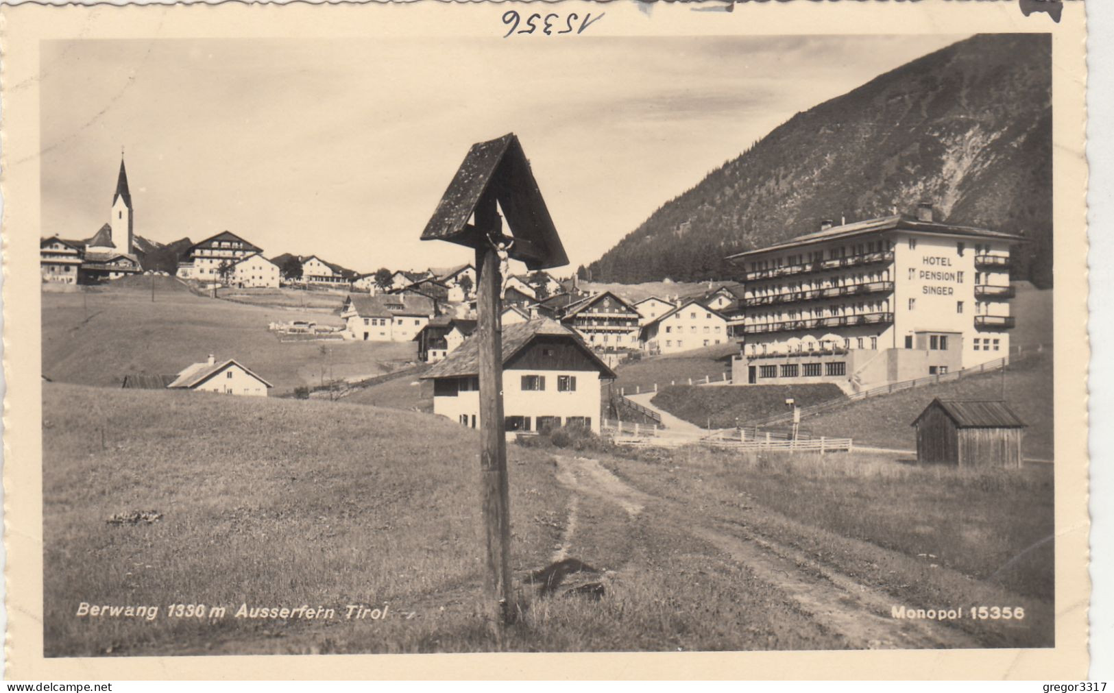 E1123) BERWANG - 1350m Im Außerfern - FOTO AK Mit Holzkreuz Am Weg U. Blick Auf Häuser U. Hotel SINGER - Berwang