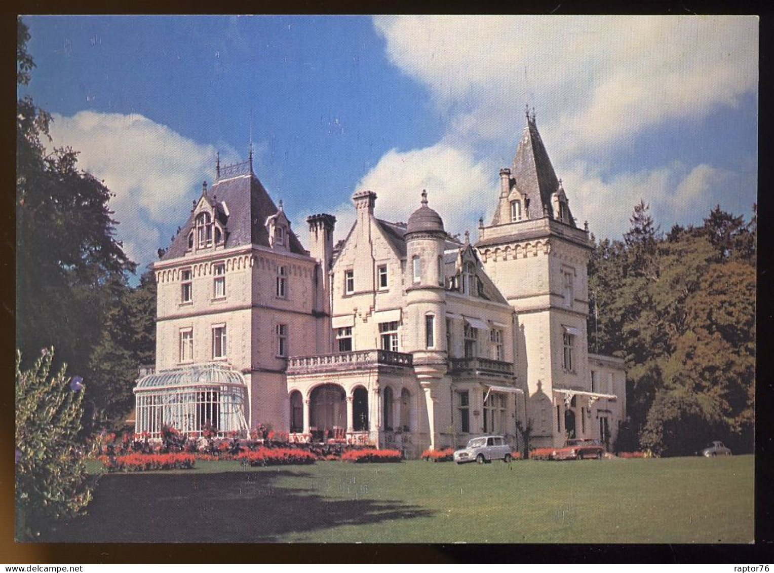 CPM Non écrite 16 ROUILLAC Le Château De Lignières Voitures Renault 4L - Rouillac