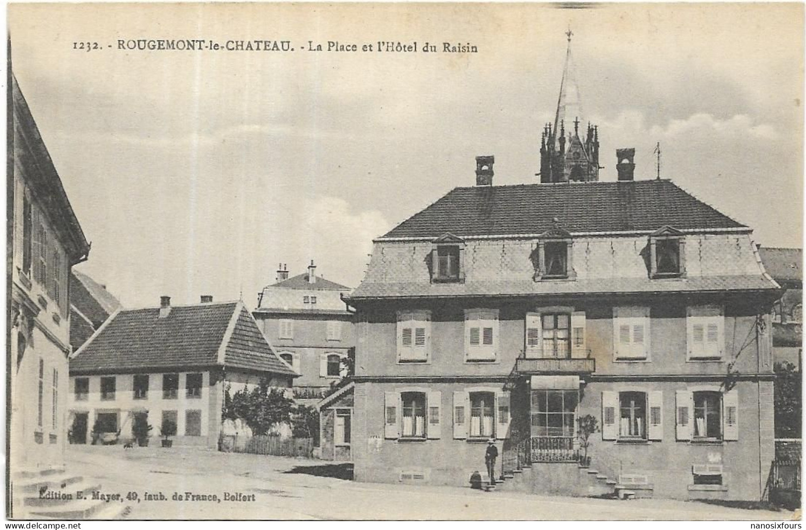 D 90.  ROUGEMONT LE CHATEAU LA PLACE DE L HOTEL DU RAISIN. CARTE ECRITE - Rougemont-le-Château