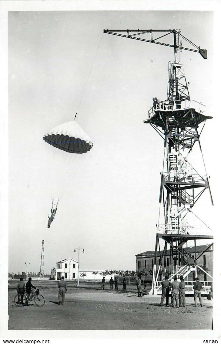 ISTRES AVIATION , Ecole De Parachute , * 286 06 - Parachutting