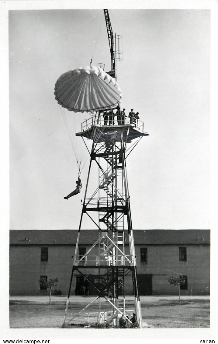 ISTRES AVIATION , Ecole De Parachute , * 286 07 - Parachutting