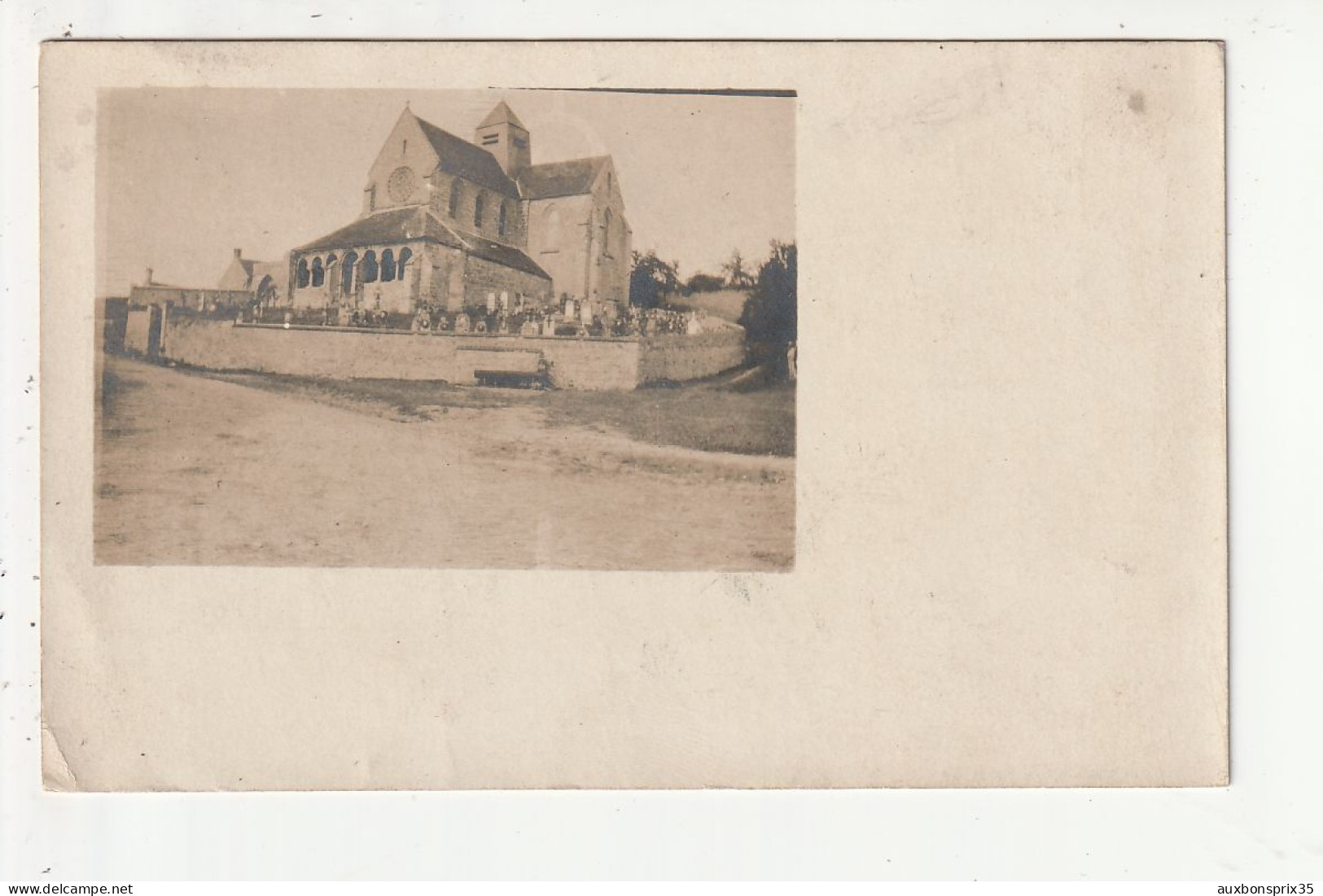 CARTE PHOTO  - EGLISE ET SON CIMETIERE - To Identify