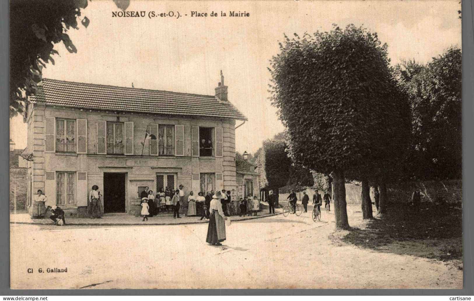 CPA - NOISEAU - Place De La Mairie (G. Galland) - Noiseau