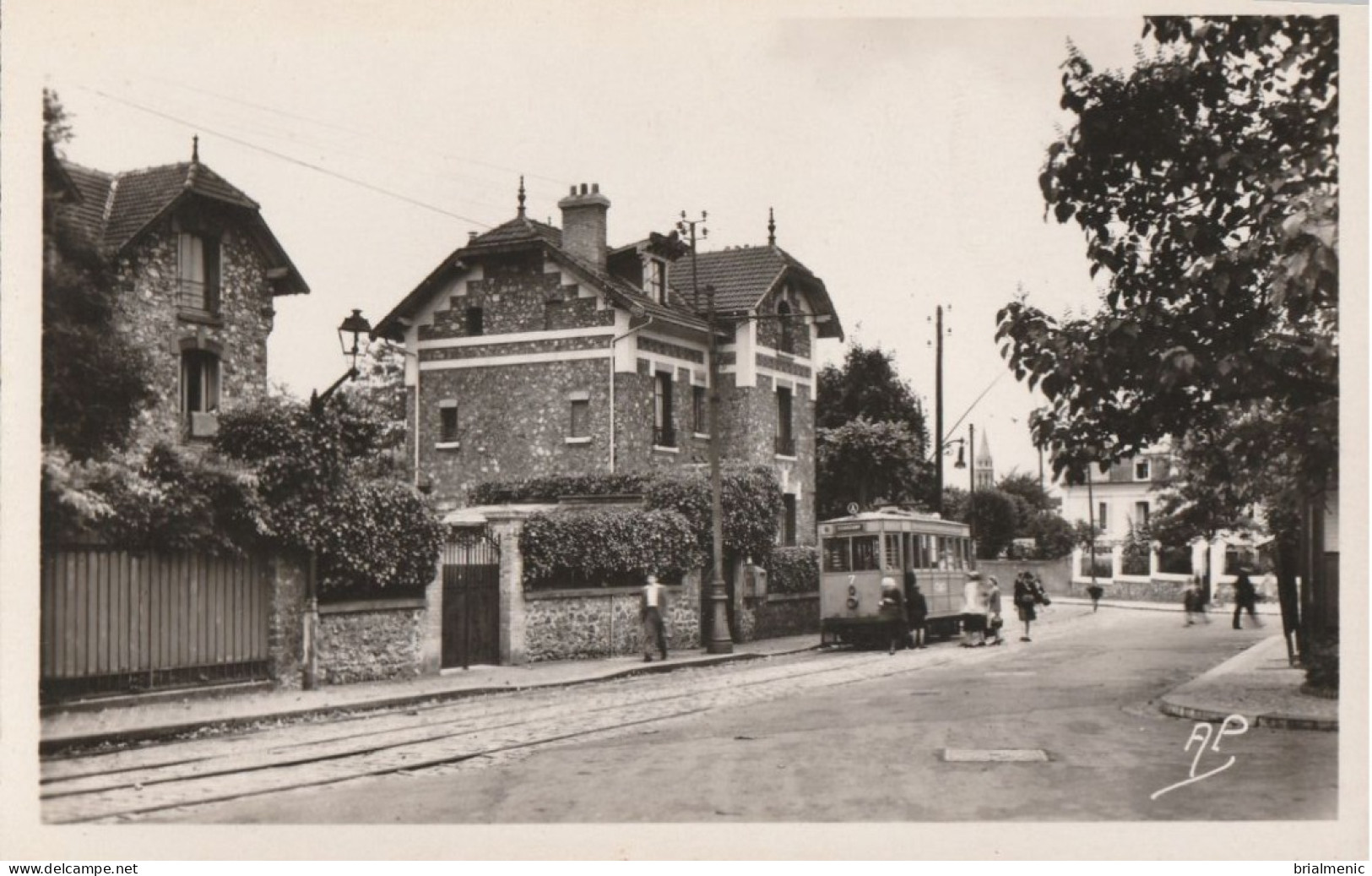 LE CHESNAY   Place Laboulaye - Le Chesnay