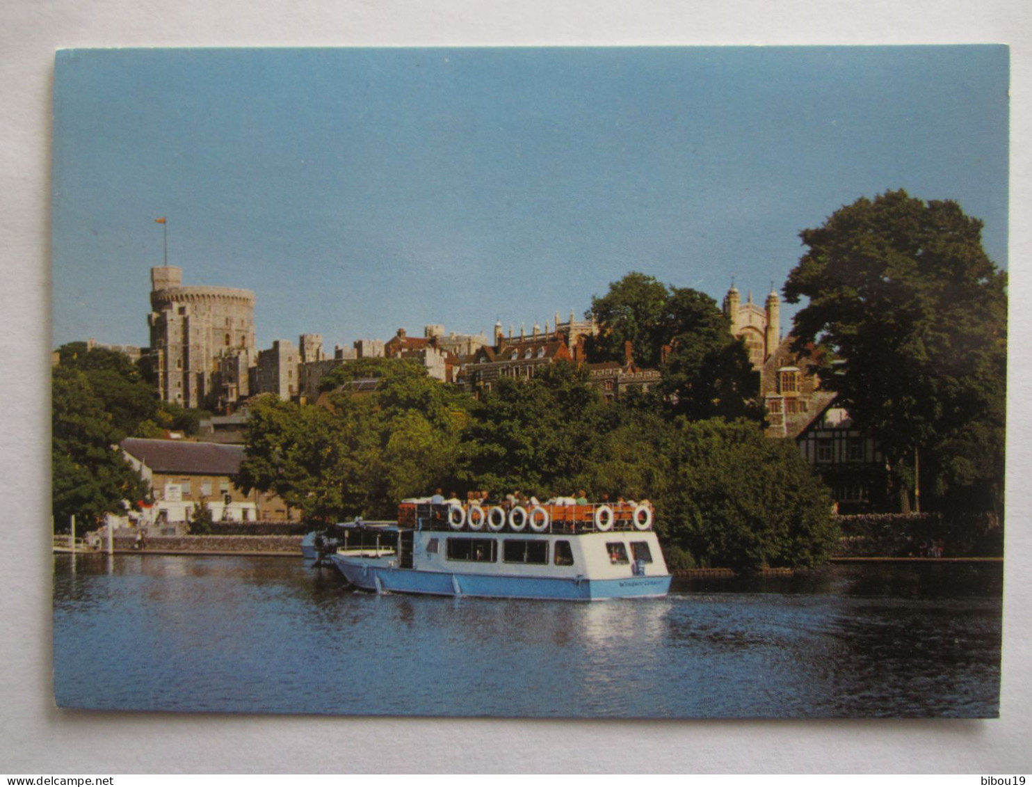 A VIEW OF WINDSOR CASTLE BECKSHIRE FROM THE BANK OF THE RIVER THAMES - Windsor