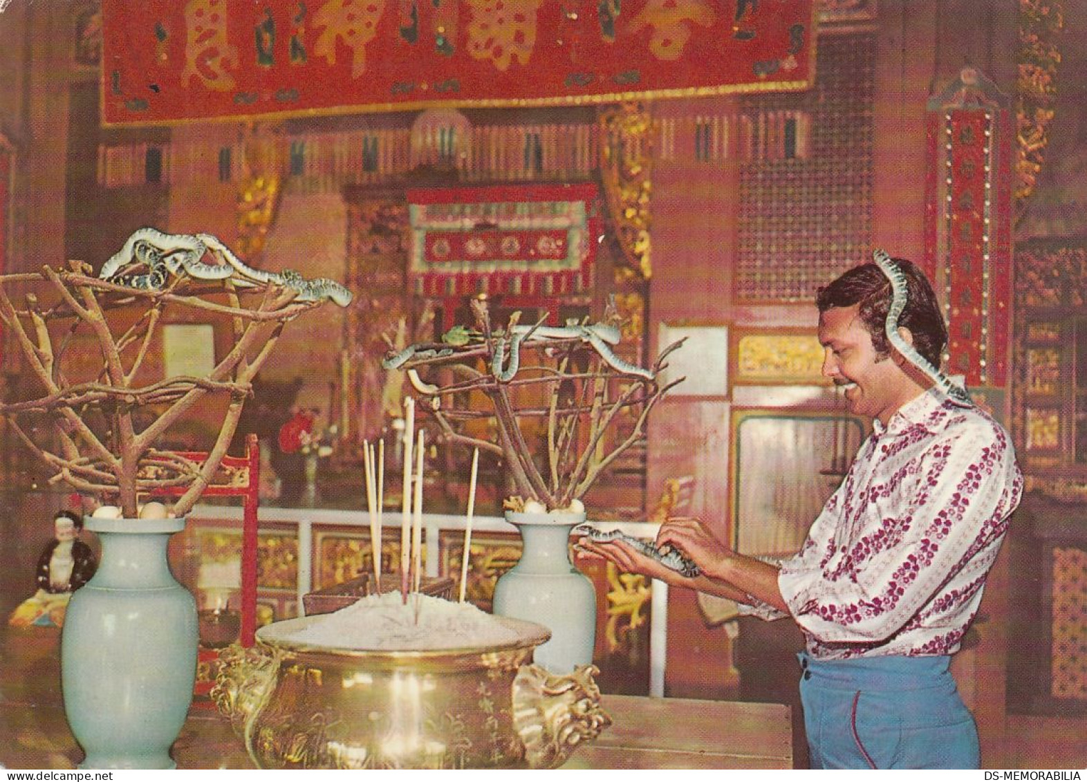 Malaysia - Penang , Snake Temple 1984 - Malaysia