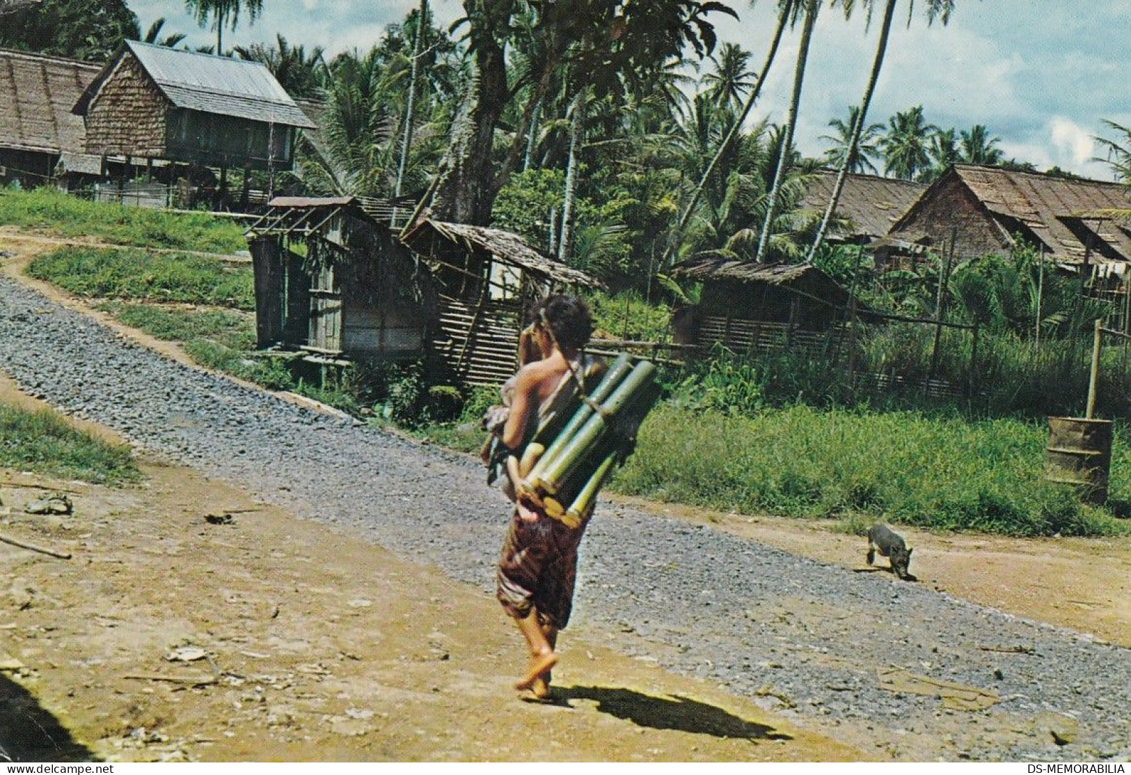 Malaysia -Sarawak , Dayak Bamboo Cutter 1971 - Malaysia