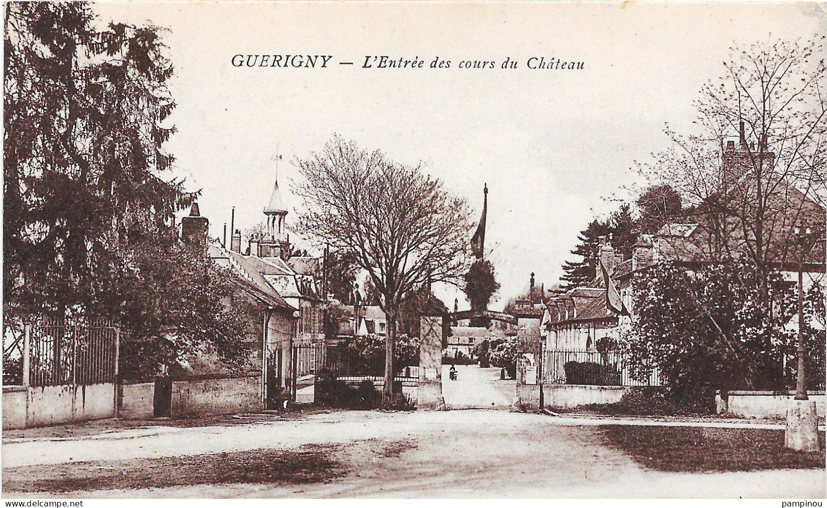 58 GUERIGNY - Entrée Des Cours Du Château - Guerigny