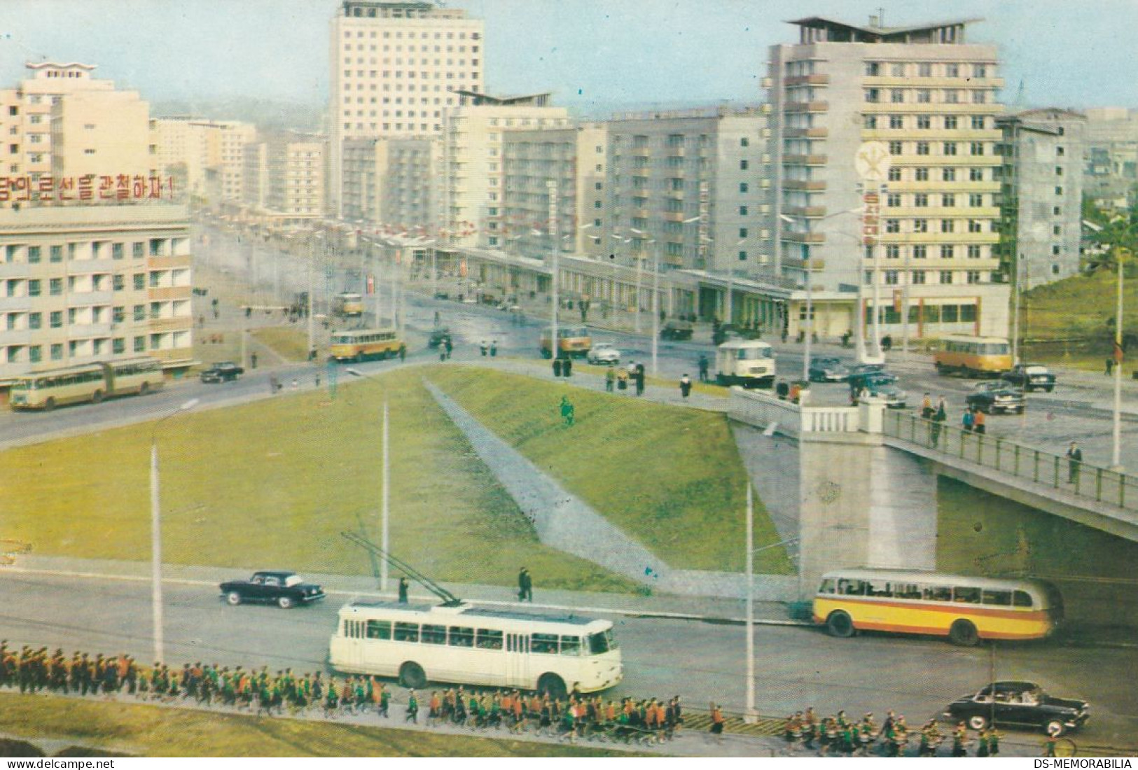 North Korea - Pyongyang , Tcheulima Avenue , Trolley Bus - Corea Del Nord