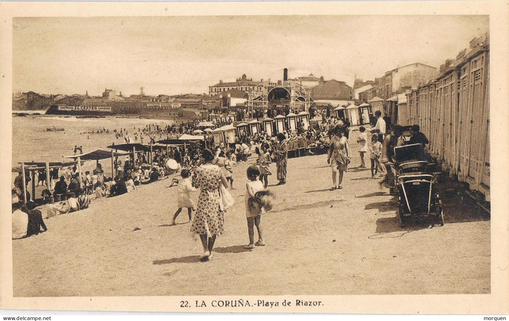 53274. Postal LA CORUÑA, Vista Animada De Playa De Riazor - La Coruña