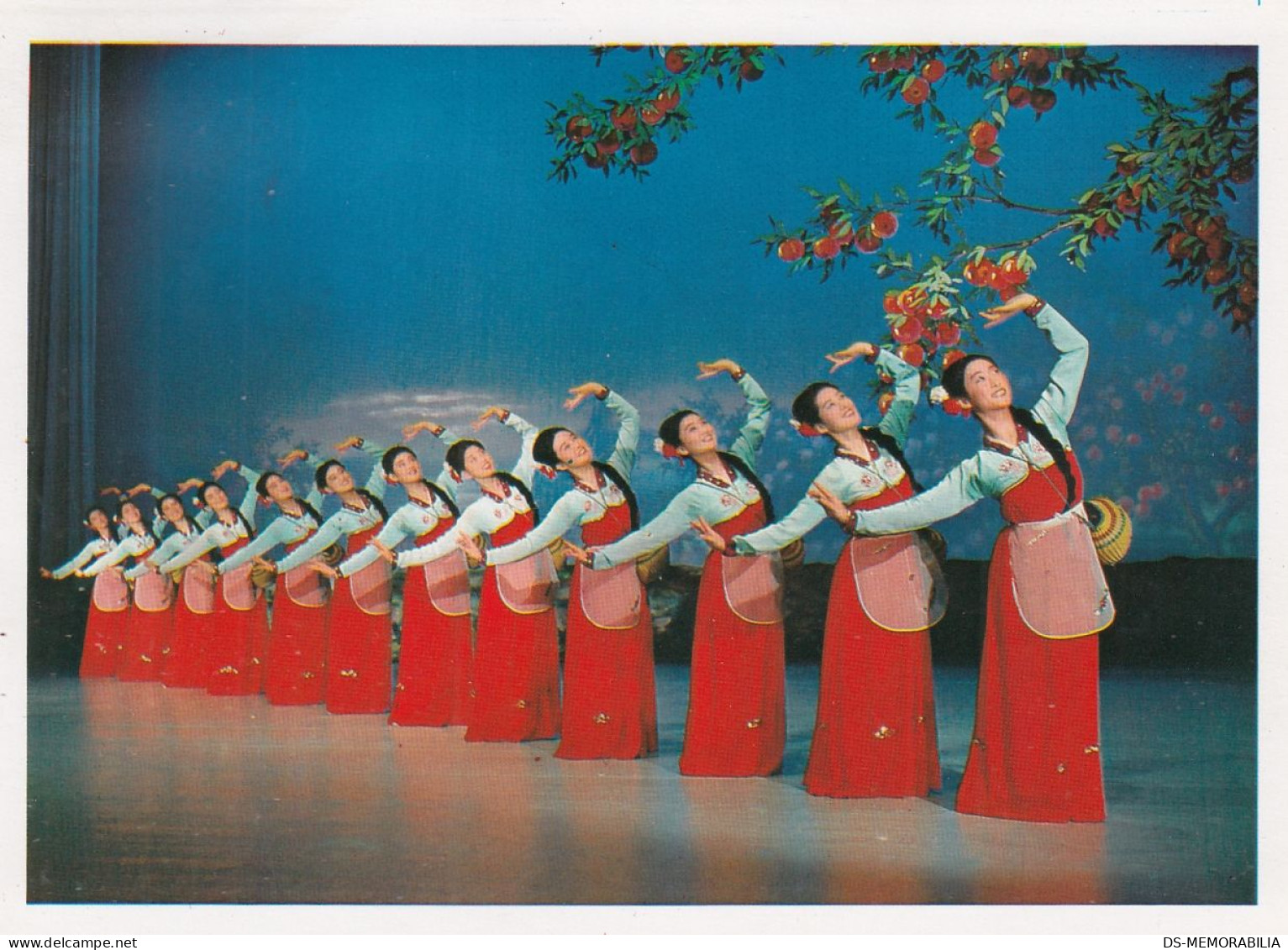 North Korea - Dance Bumper Harvest Of Apples - Corée Du Nord