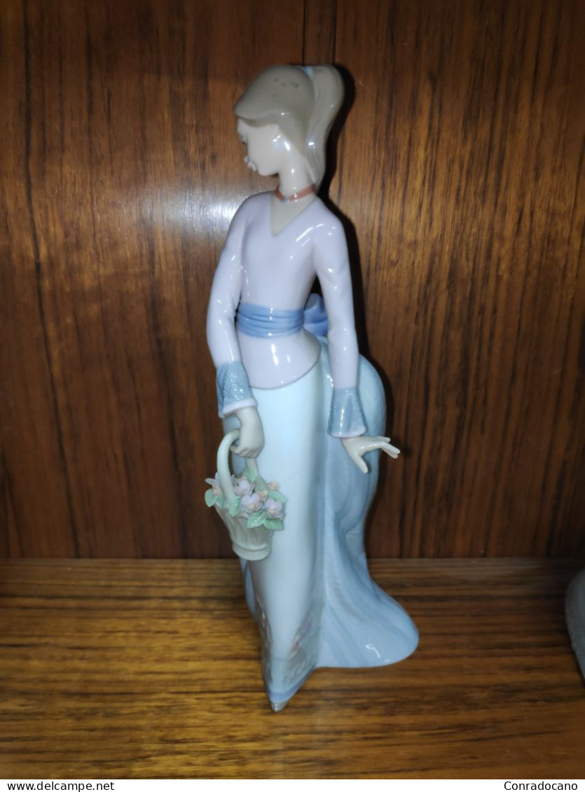 01007622 FLORES DE MI JARDIN. FIGURA PORCELANA LLADRÓ DESCATALOGADA - Lladro (ESP)