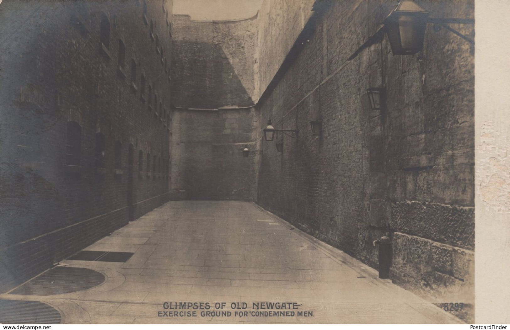 Glimpses Of Old Newgate Prison London Exercise Ground Prisoner Postcard - Police - Gendarmerie