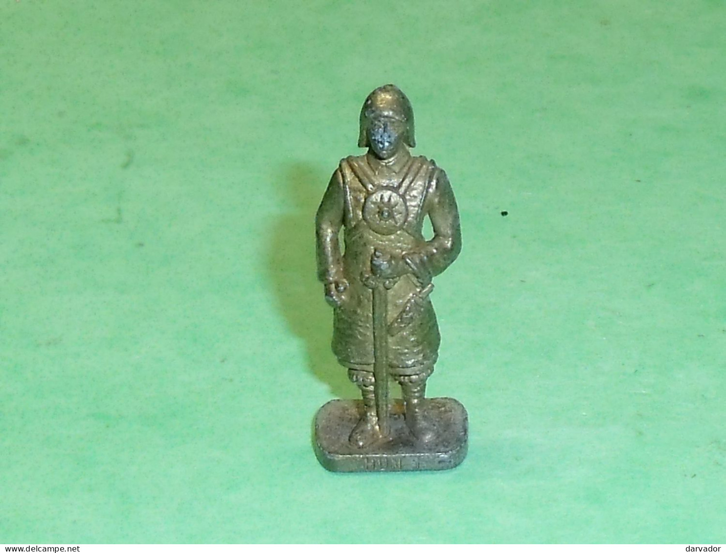 Kinder / Figurines En Métal : Hun 1G    TB116C - Metallfiguren